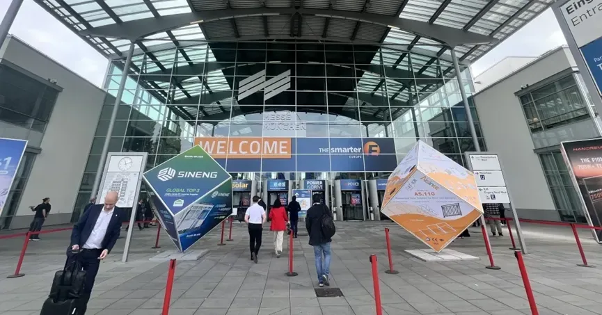 Entrada principal da Messe München durante a The smarter E Europe