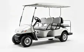 Carrinho de golfe elétrico branco, de quatro lugares