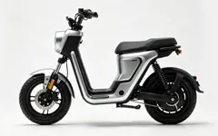 Ciclomotor elétrico compacto, prateado e preto
