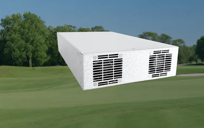 Módulo de recarga de 10 kW sobre um fundo de campo de golfe