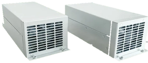 Dois módulos de recarga de 3,2 kW, com grade de ventilação na frente